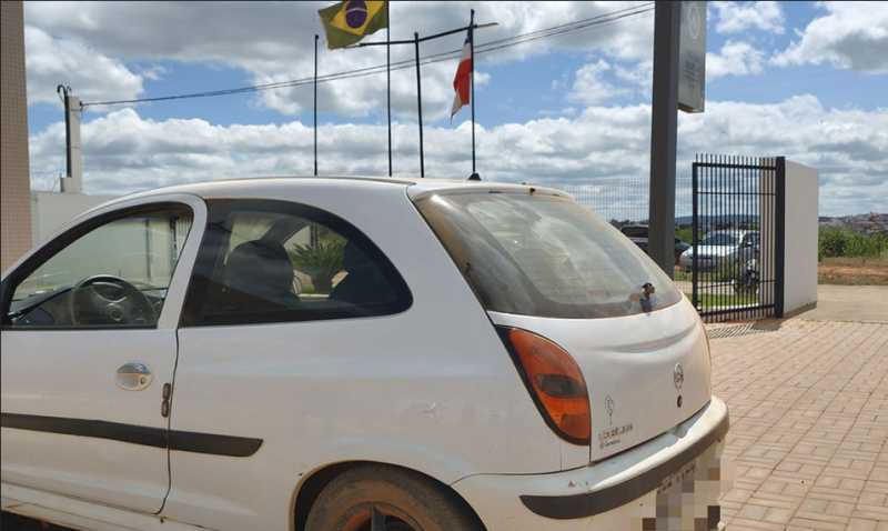 Veículo com registro de furto é apreendido pela PM durante rondas em Caculé