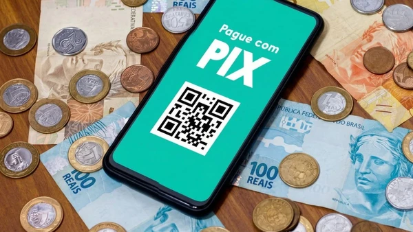 Receita Federal monitora cada Pix? Entenda quais dados chegam ao Fisco
