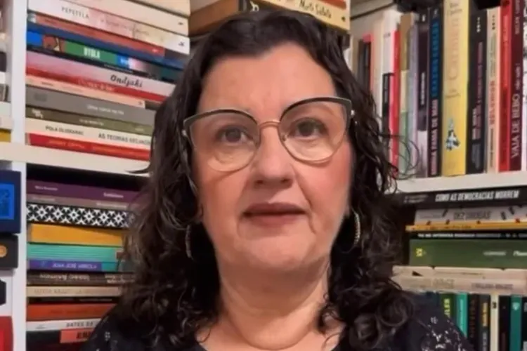 Prefeito de Riacho de Santana exonera esposa do vice após rompimento político e vazamento de áudio.
