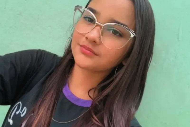 Adolescente morre após sofrer choque elétrico enquanto fazia chapinha na Bahia