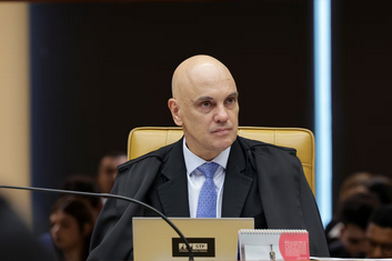 Moraes é notificado por email em processo da Trump Media nos EUA.