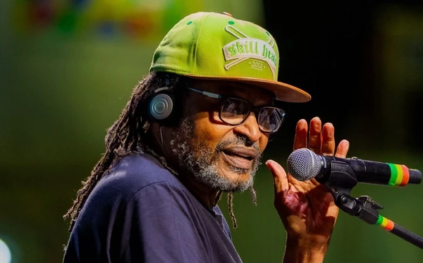 Edson Gomes é internado em UTI após show em Salvador; saiba estado de saúde
