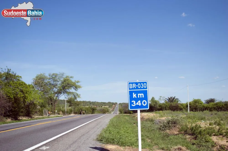 Motociclista tem moto roubada após ser abordado por dupla armada na BR-030, em Brumado.
