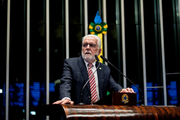 Futuro de Jaques Wagner como líder do governo no Senado deve passar por redução de danos.