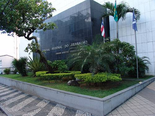 Agente de microcrédito será indenizada em R$ 10 mil após chefe impedir que ela buscasse filha e dizer à criança que mãe estava 'de castigo'