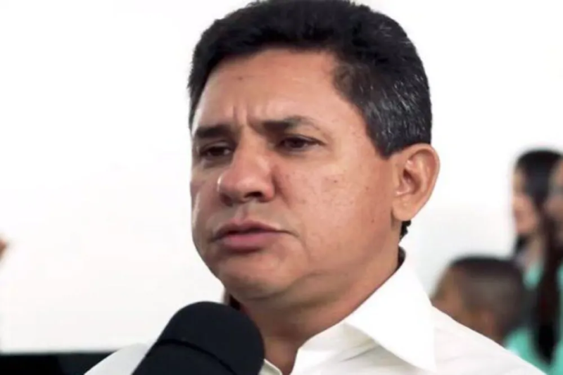 TCM determina que ex-prefeito de Urandi devolva R$ 1,7 milhão após irregularidades em contratos