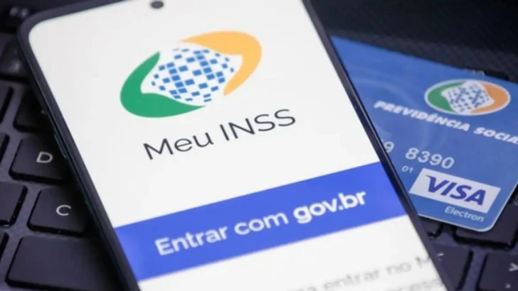 Aposentados com cartão final 1 já podem sacar benefício do INSS a partir de hoje (26)