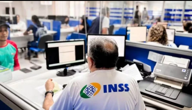 Aposentados com cartão final 1 já podem sacar benefício do INSS a partir de hoje (26)