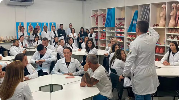 Médicos terão de atingir nota mínima no Enamed para obter registro profissional