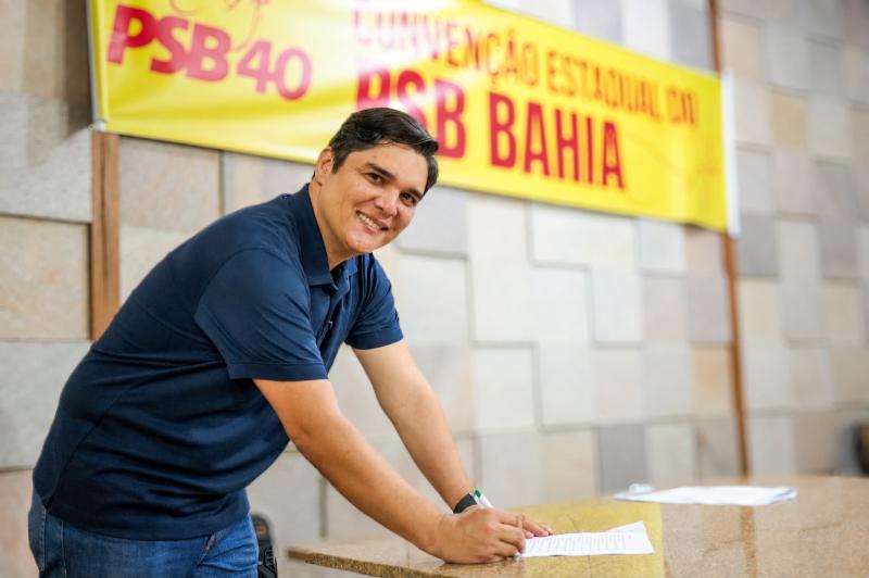 Vitor Bonfim oficializa candidatura a deputado federal pelo PSB