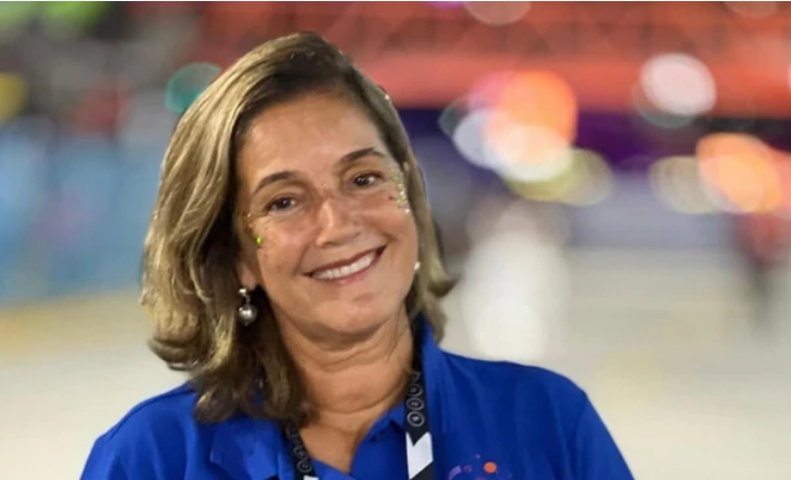 Repórter da Globo acerta campeã pela 5ª vez seguida na Sapucaí