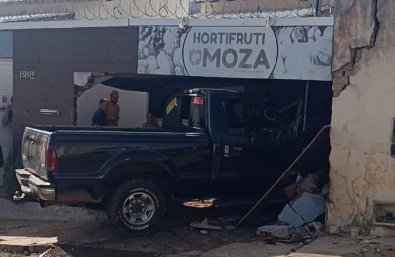 Moradores da Avenida Horácio José Santos, na bronca com a SMTT por falta de “quebra-molas”.
