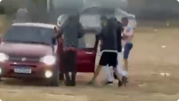 Briga durante festejos na Rua do Areião pode ter deixado quatro feridos em Livramento de Nossa Senhora.