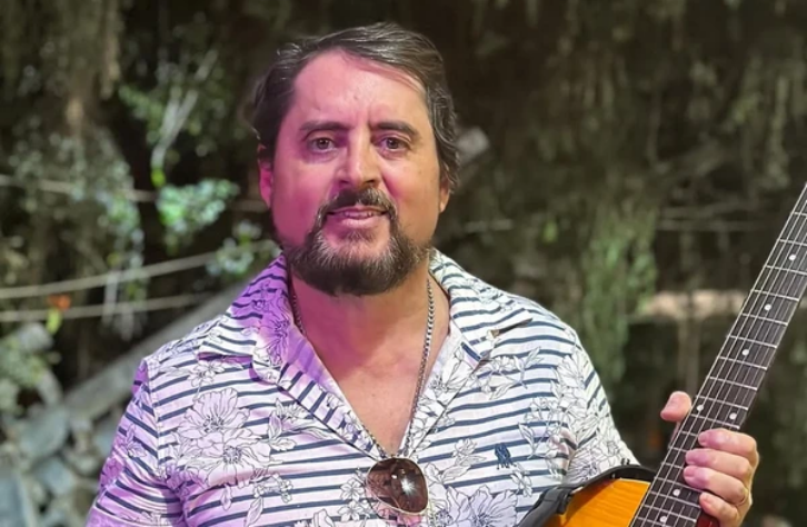 Mauri, irmão de Chitãozinho e Xororó, morre após acidente grave ao voltar de show