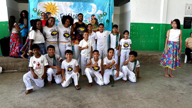 Escola Scheilla Barreto homenageia o Festival de Parintins com os bois Garantido e Caprichoso