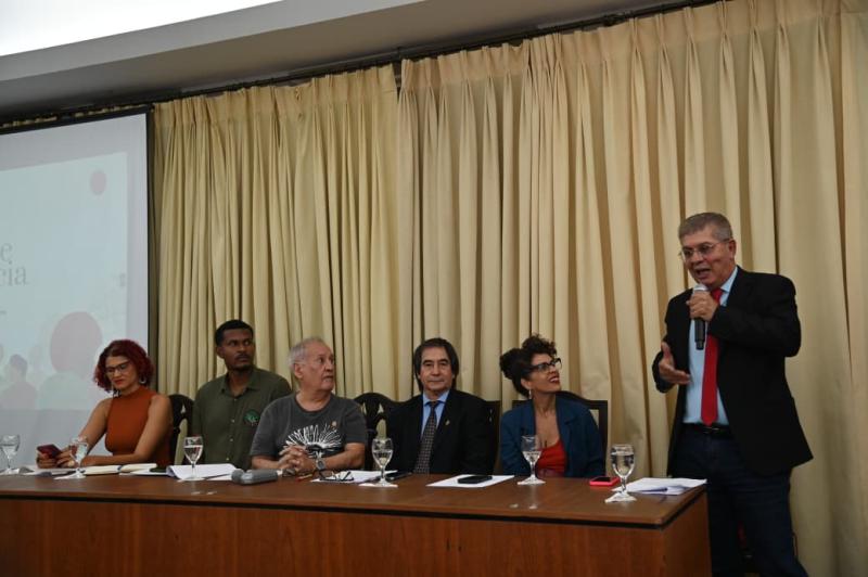 Zé Raimundo representa ALBA em debate sobre cultura e democracia na Academia de Letras da Bahia