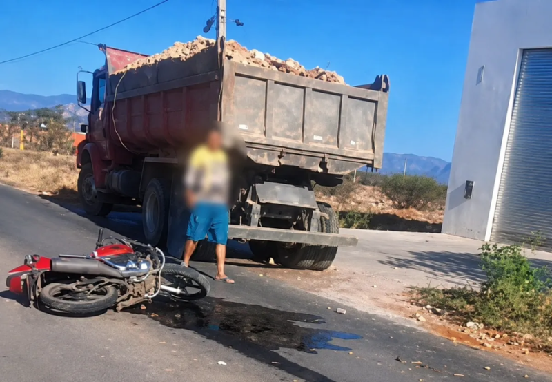 Casal morre após moto bater de frente com caçamba na BA?152, em Livramento