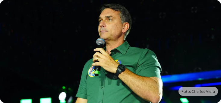Flávio Bolsonaro deixa o Brasil rumo aos Estados Unidos, diz coluna
