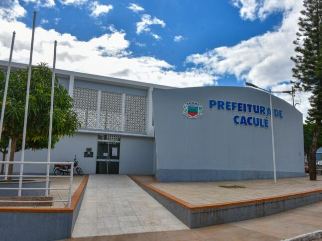 TCM aponta 239 contratações irregulares na Prefeitura de Caculé e dá 20 dias para esclarecimentos