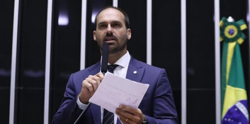 PF investiga se Daniel Vorcaro bancou gastos de Eduardo Bolsonaro nos EUA.