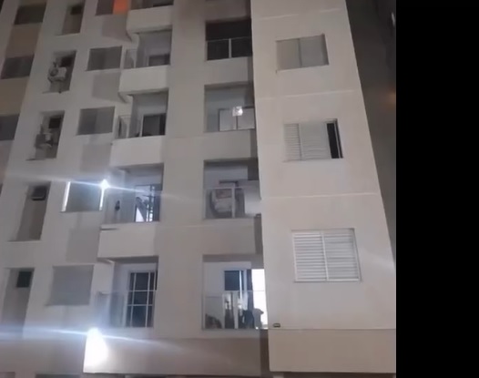 Princípio de incêndio em apartamento mobiliza moradores e Bombeiros em Brumado