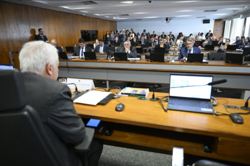 Senado aprova na CCJ proposta que reduz jornada da enfermagem para 36 horas semanais
