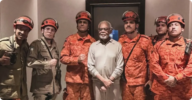 Gilberto Gil é resgatado após ficar preso em elevador no Rio