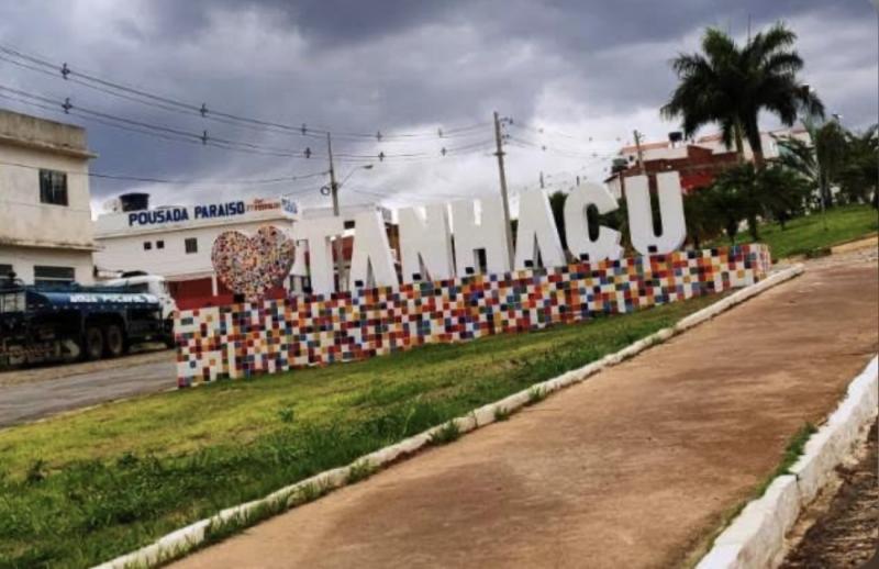 Professores de Tanhaçu não recebem nenhum reajuste salarial e denunciam irregularidades